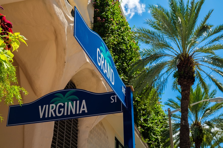 Miami's Best Areas for Socializing, Dining & Entertainment - CocoWalk, Coconut Grove, FL